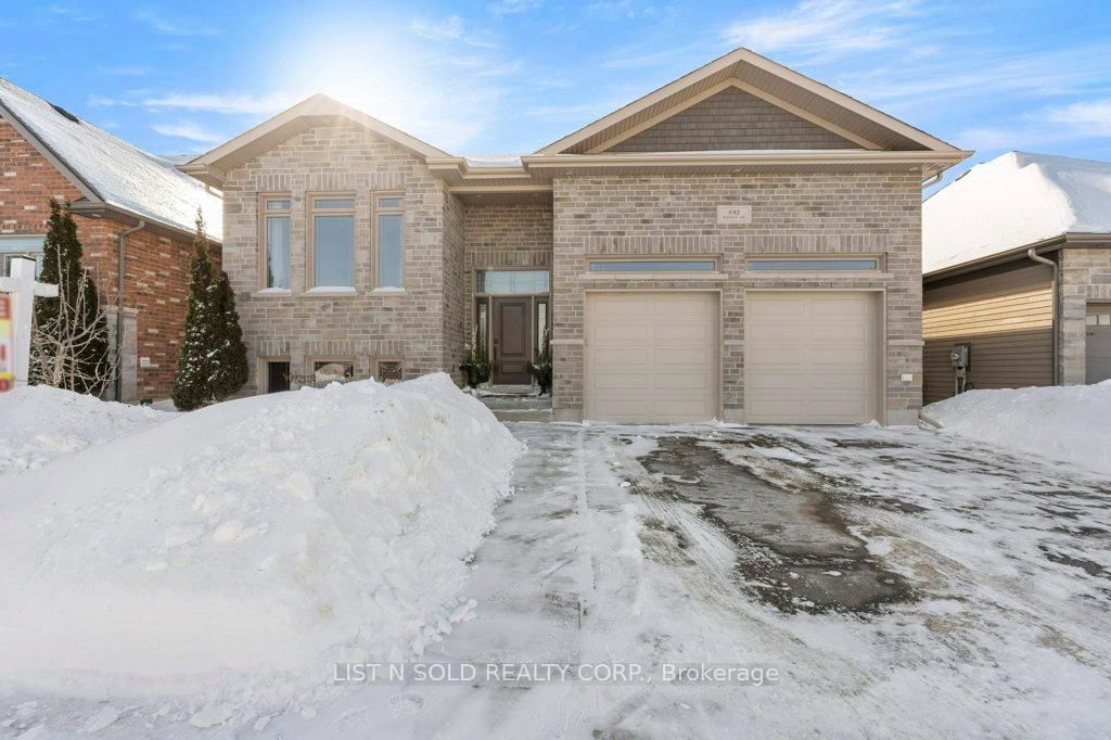 Detached House for sale at 892 ROSHAN Drive, Kingston, City Northwest, K7P 0B1 - MLS: X11972454