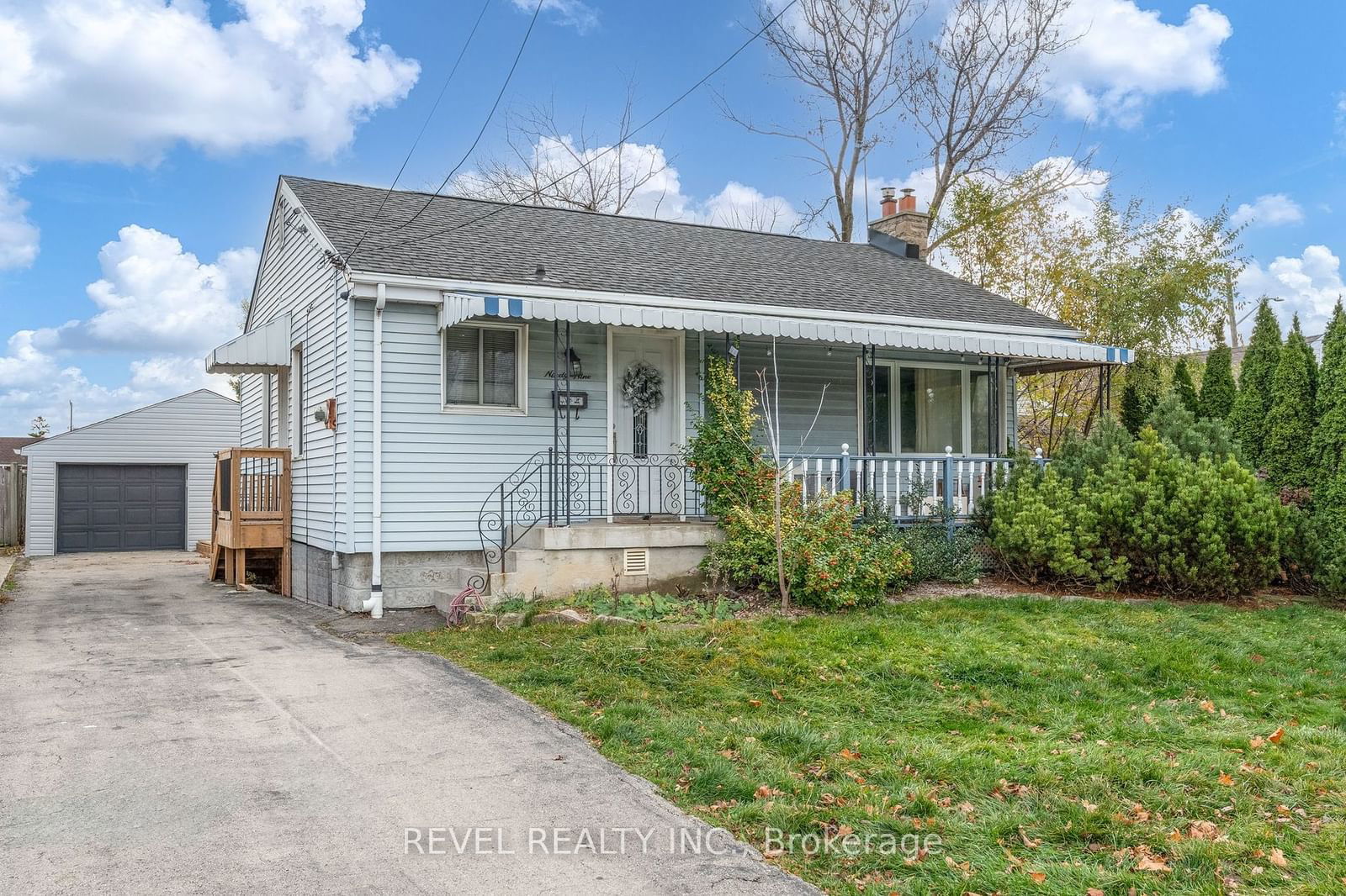 Detached House for sale at 99 East 36th Street, Hamilton, Raleigh, L8V 3Z2 - MLS: X11972483