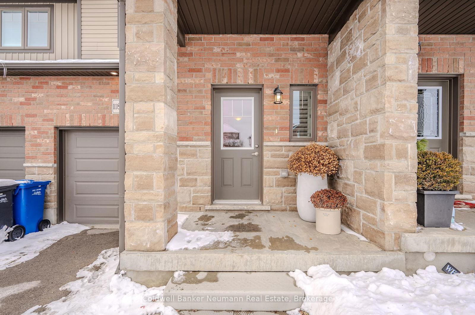 Townhouse sold at 5-118 Simmonds Drive, Guelph, Waverley, N1E 0S3 - MLS: X11972626