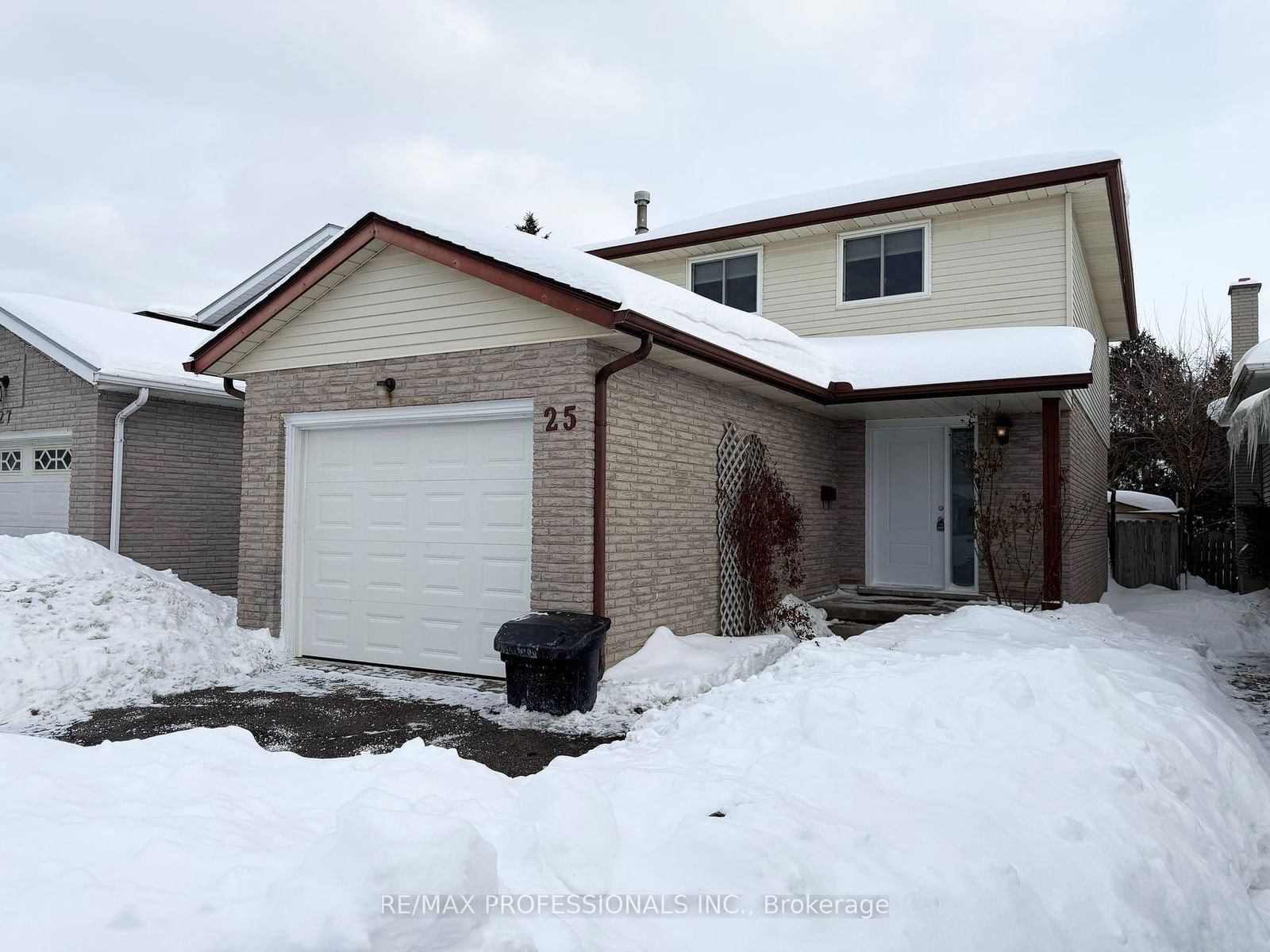 Detached House sold at 25 Windale Crescent, Kitchener, N2E 3E5 - MLS: X11972700