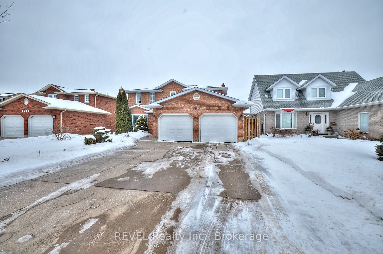 Detached House for sale at 8007 Oakridge Drive, Niagara Falls, 208 - Mt. Carmel, L2H 2W1 - MLS: X11972712