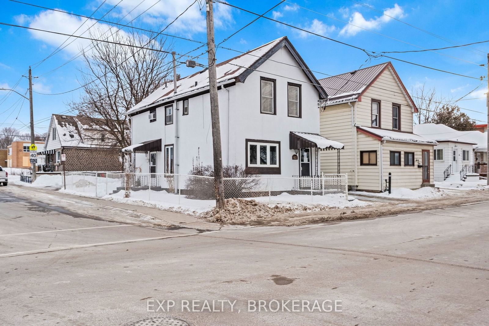 Detached House for sale at 62 STEPHEN Street, Kingston, East of Sir John A. Blvd, K7K 2C4 - MLS: X11972945