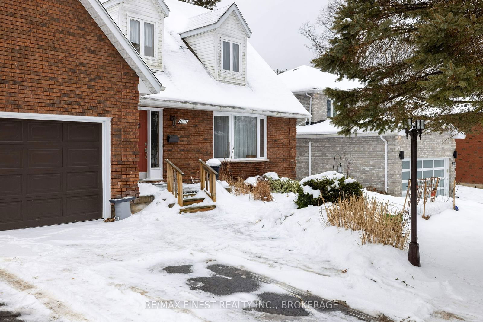 Detached House for sale at 555 Rankin Crescent, Kingston, South of Taylor-Kidd Blvd, K7M 7K6 - MLS: X11973155