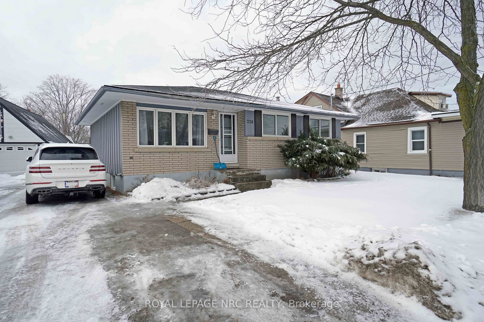 Detached House for sale at 228 Pelham Road, St. Catharines, Western Hill, L2S 1X6 - MLS: X11973535