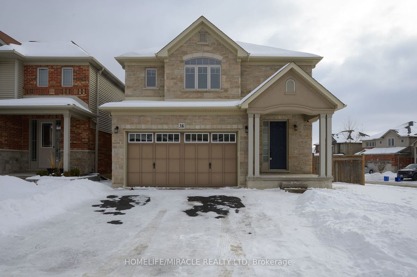 Detached House for sale at 38 Sexton Crescent, Hamilton, Meadowlands, L9G 0E3 - MLS: X11973589