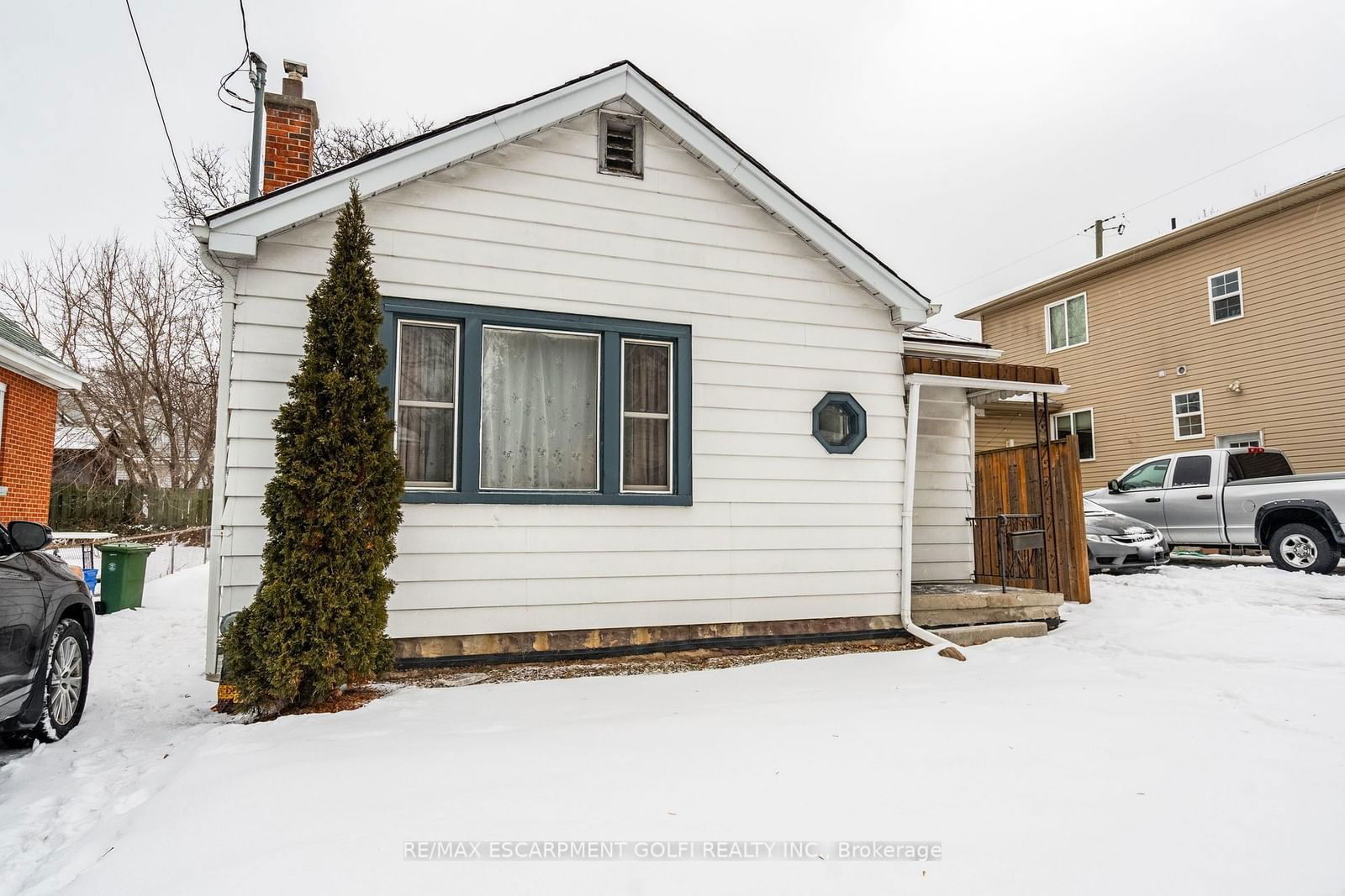 Detached House for sale at 124 WHITNEY Avenue, Hamilton, Ainslie Wood, L8S 2G7 - MLS: X11973892