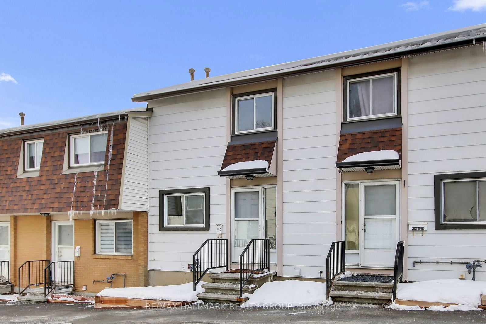 Townhouse sold at 45C Sumac Street, Ottawa, Beacon Hill South, K1J 7T7 - MLS: X11973909