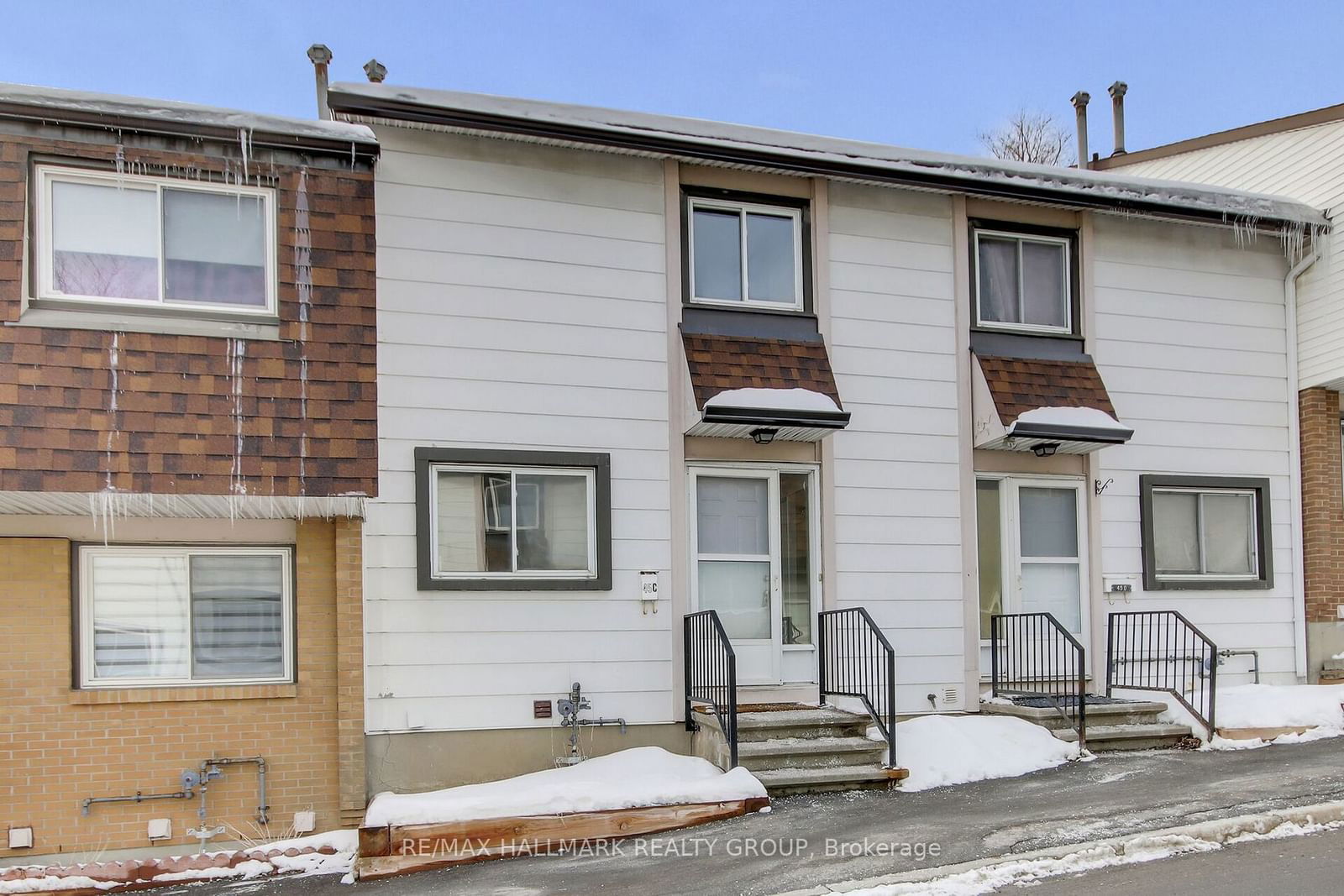 Townhouse sold at 45C Sumac Street, Ottawa, Beacon Hill South, K1J 7T7 - MLS: X11973909