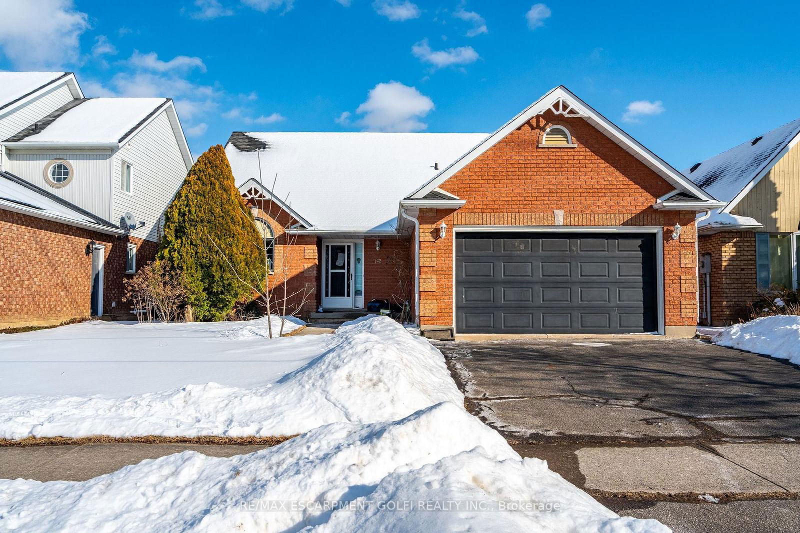 Detached House for sale at 142 Vansickle Street, St. Catharines, L2S 3W5 - MLS: X11974004