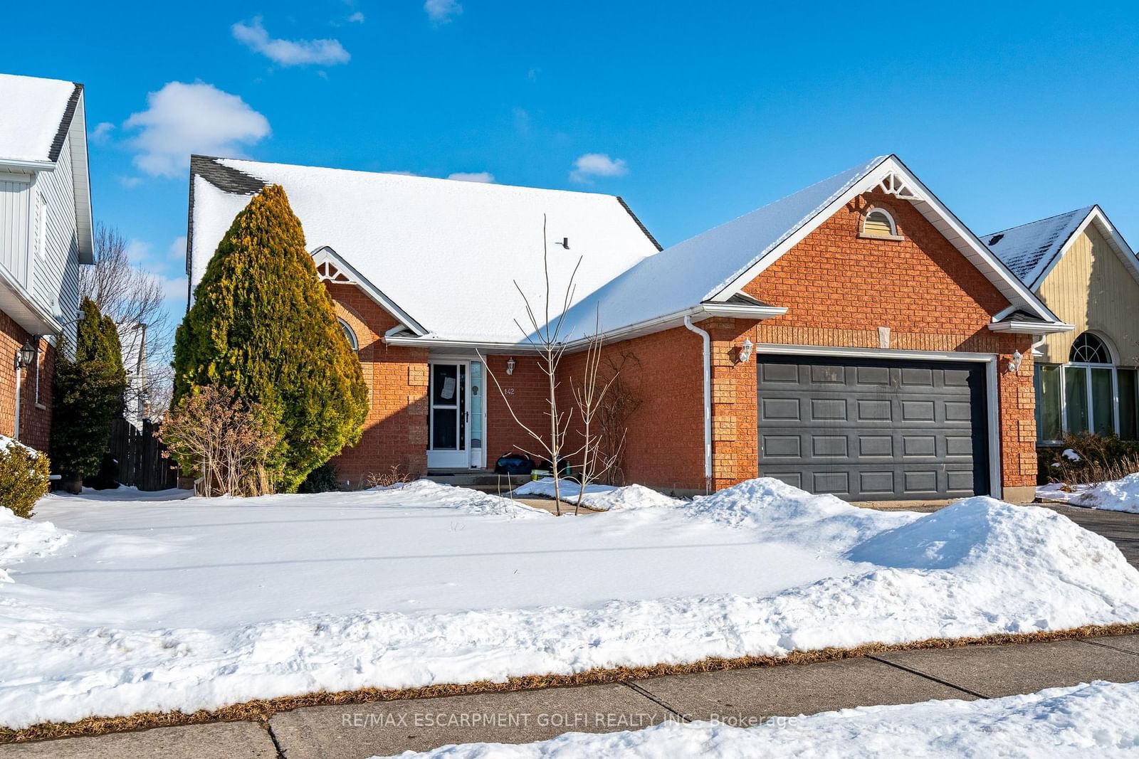 Detached House for sale at 142 Vansickle Street, St. Catharines, L2S 3W5 - MLS: X11974004