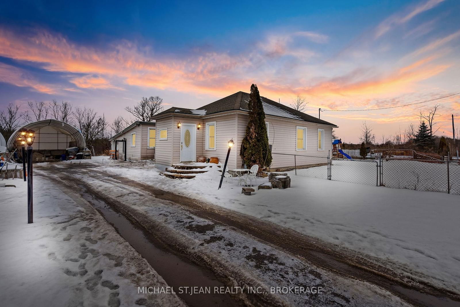 Building at 2934 Baker Road, Niagara Falls, Lyons Creek