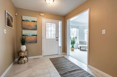 13 Waterwheel Cres, Hamilton - Waterdown image-0-2