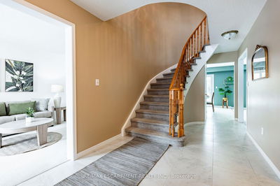13 Waterwheel Cres, Hamilton - Waterdown image-0-3