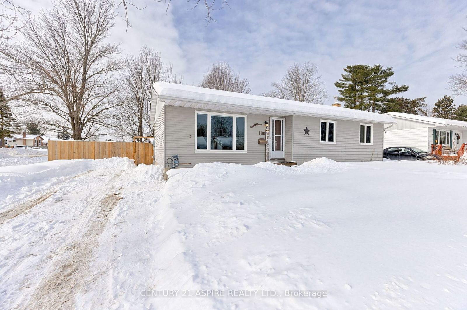 Detached House sold at 109 Hemlock Street, Petawawa, 520 - Petawawa, K8H 3C3 - MLS: X11974514