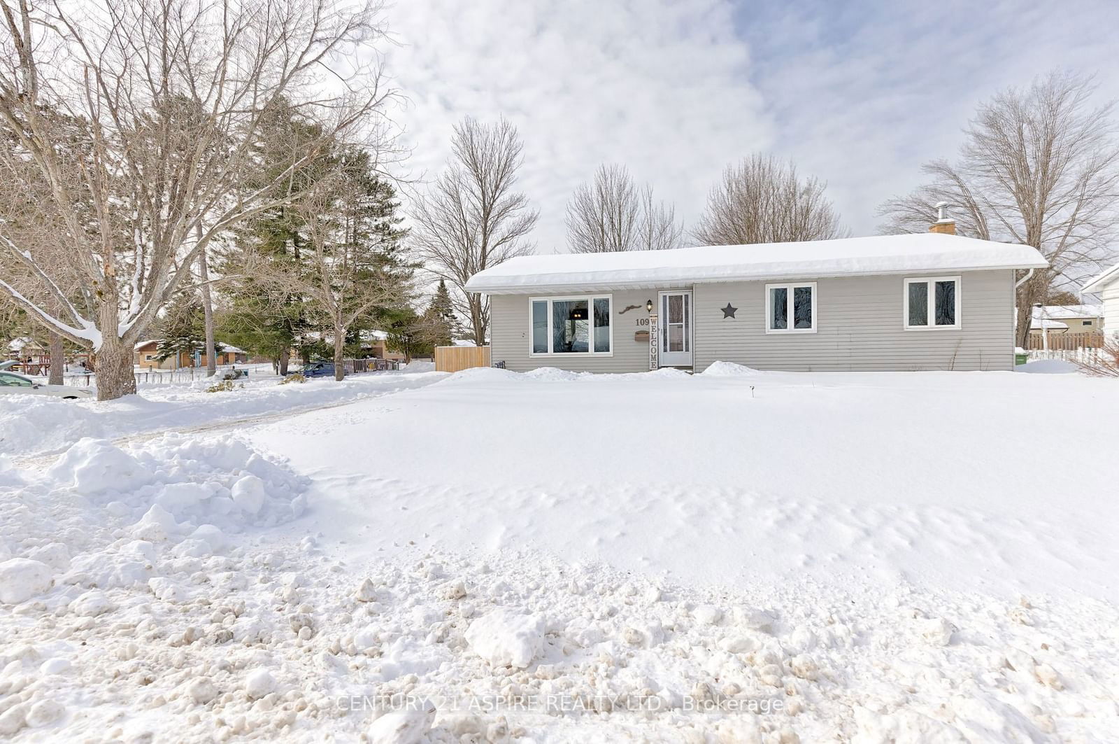 Detached House sold at 109 Hemlock Street, Petawawa, 520 - Petawawa, K8H 3C3 - MLS: X11974514