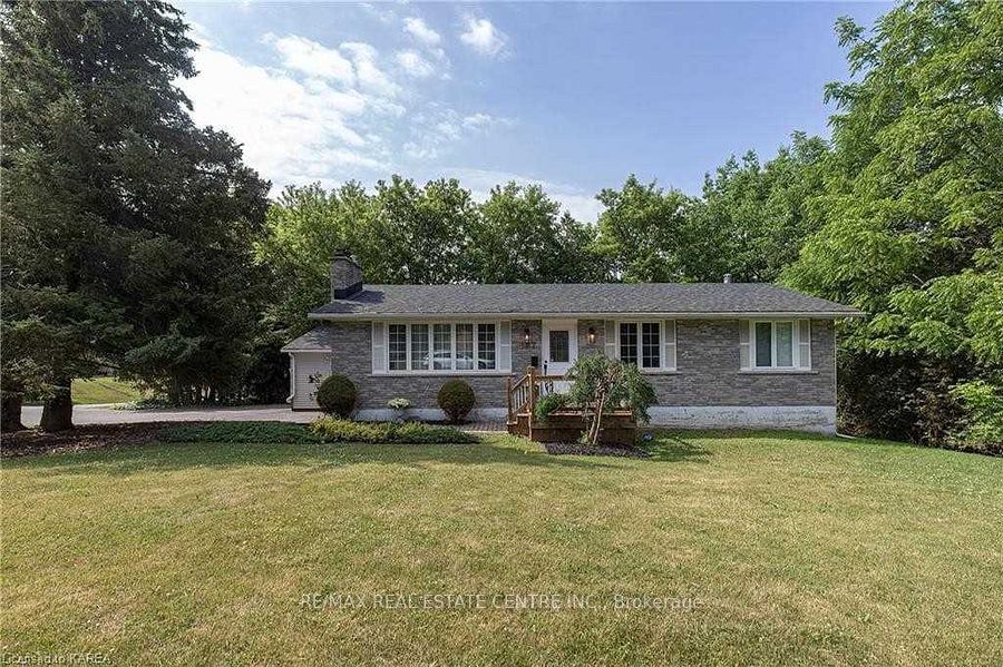 Detached House for sale at 687 High Gate Park Drive, Kingston, K7M 5Z7 - MLS: X11974527