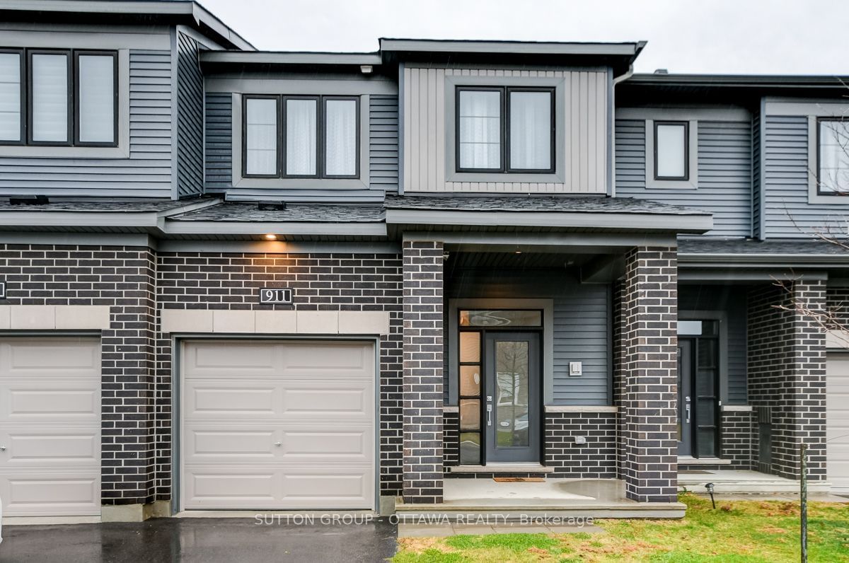 Townhouse for lease at 911 Athenry Court, Barrhaven, 7711 - Barrhaven - Half Moon Bay, K2J 7C5 - MLS: X11974696