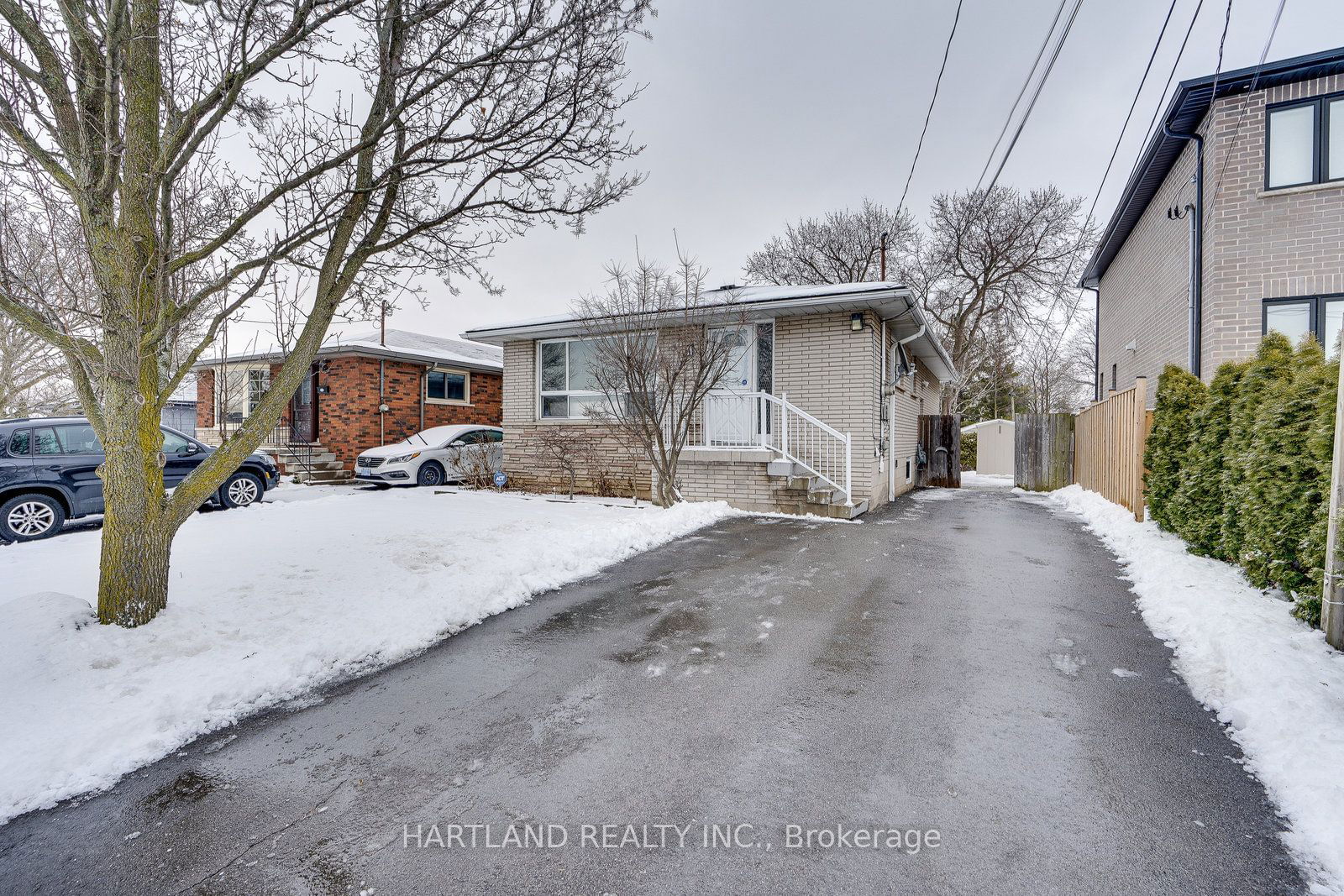 Detached House for sale at 11 Maitland Avenue, Hamilton, Greeningdon, L9A 3J4 - MLS: X11974697