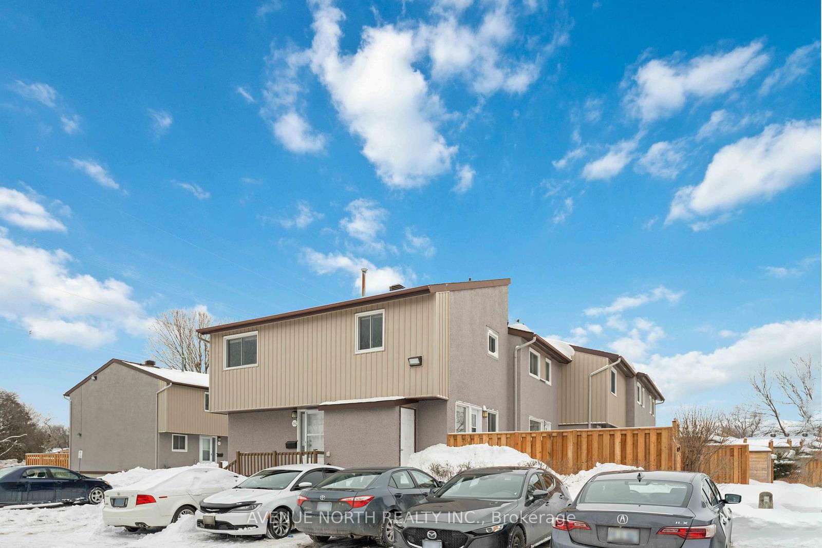 Townhouse sold at 342 Woodfield Drive, Tanglewood - Grenfell Glen - Pineglen, 7501 - Tanglewood, K2G 3W9 - MLS: X11975224