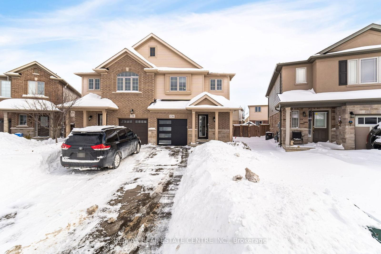 Semi-Detached House for sale at 136 Westbank Trail, Hamilton, Stoney Creek Mountain, L8J 1R6 - MLS: X11975246