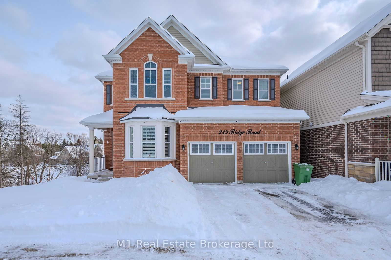 Detached House for sale at 219 Ridge Road, Cambridge, N3E 1A1 - MLS: X11975253