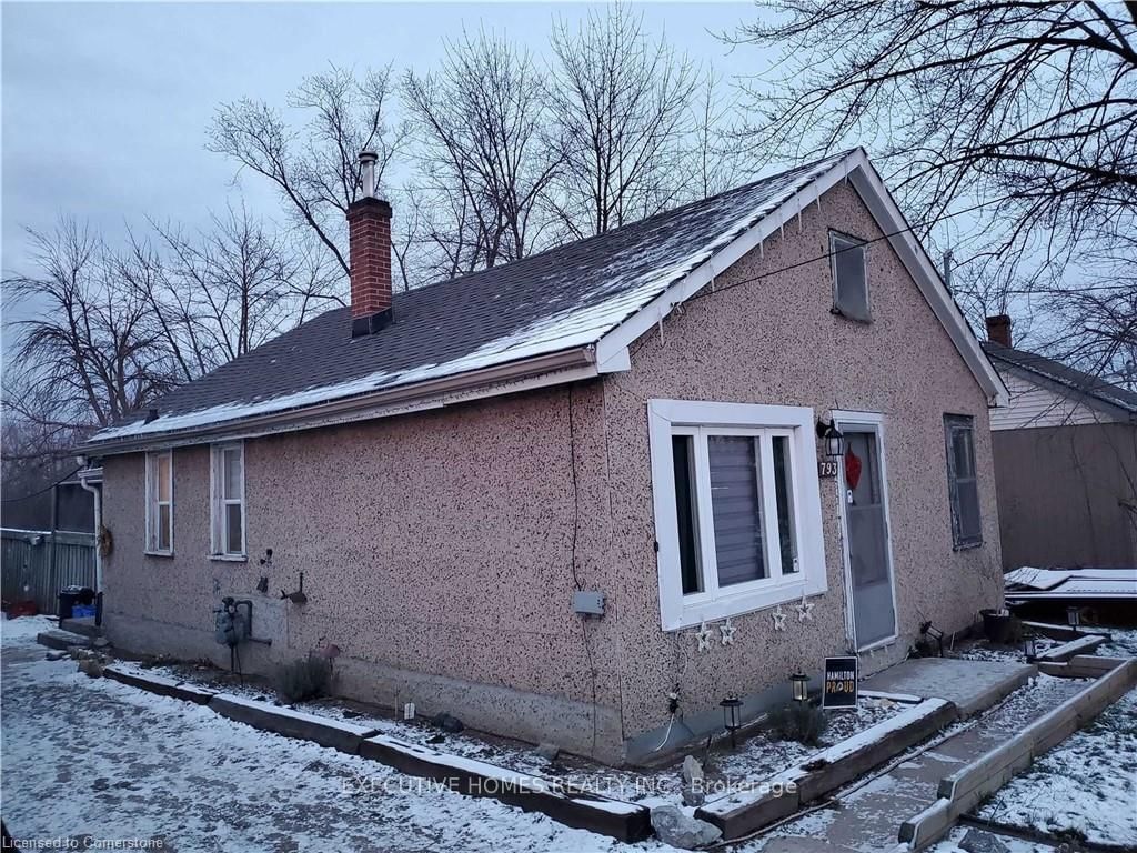 Detached House for sale at 793 Barton Street, Hamilton, Stoney Creek, L8E 5L8 - MLS: X11975354