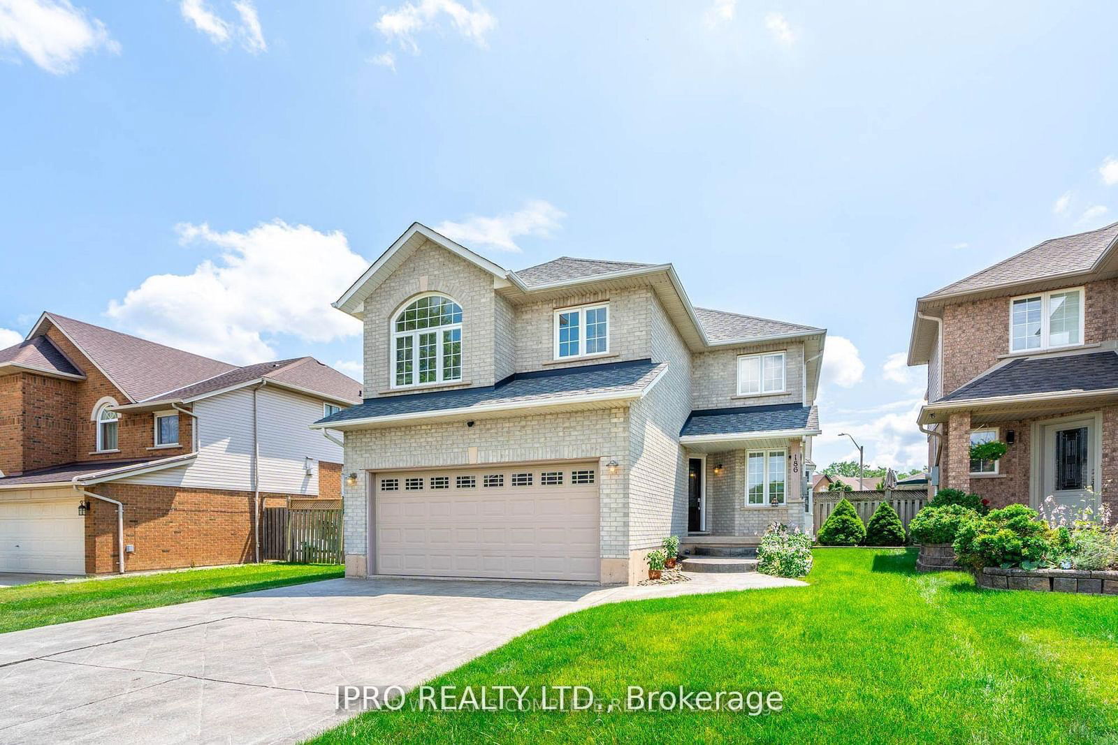 Detached House for lease at 186 Locheed Drive, Hamilton, Lisgar, L8T 5A5 - MLS: X11975484