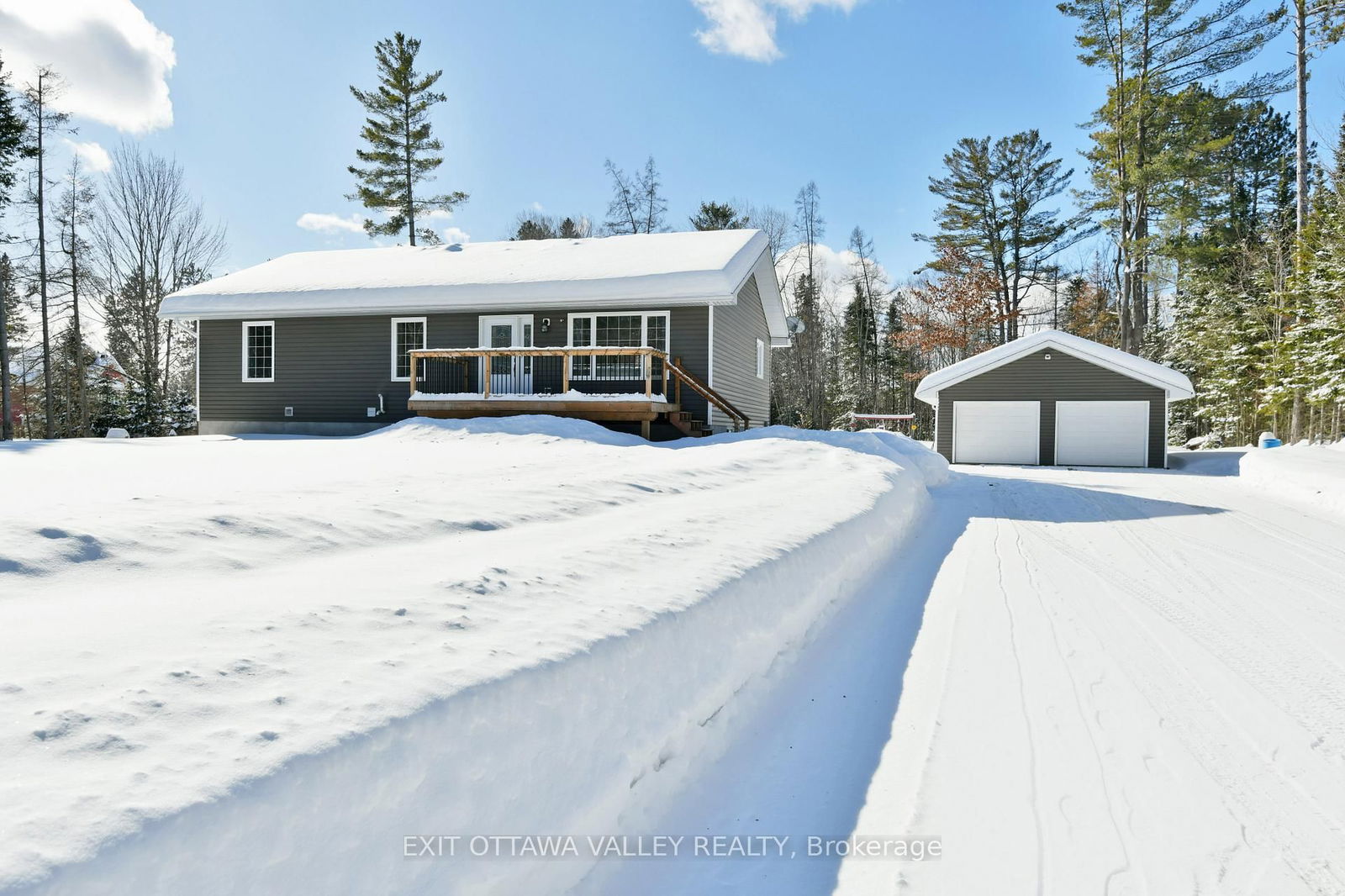 Detached House sold at 32 Martin Street, Chalk River, Chalk River and Laurentian Hills South, K0J 1J0 - MLS: X11975521