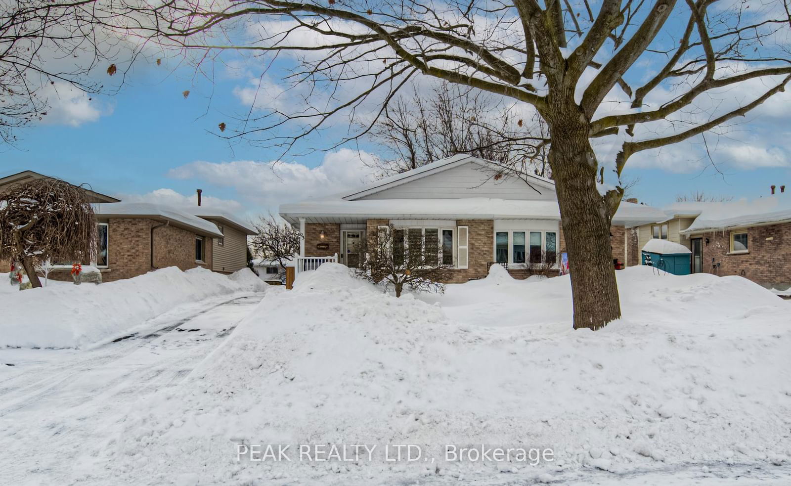 Semi-Detached House for sale at 93 Uxbridge Crescent, Kitchener, N2E 2S2 - MLS: X11975668