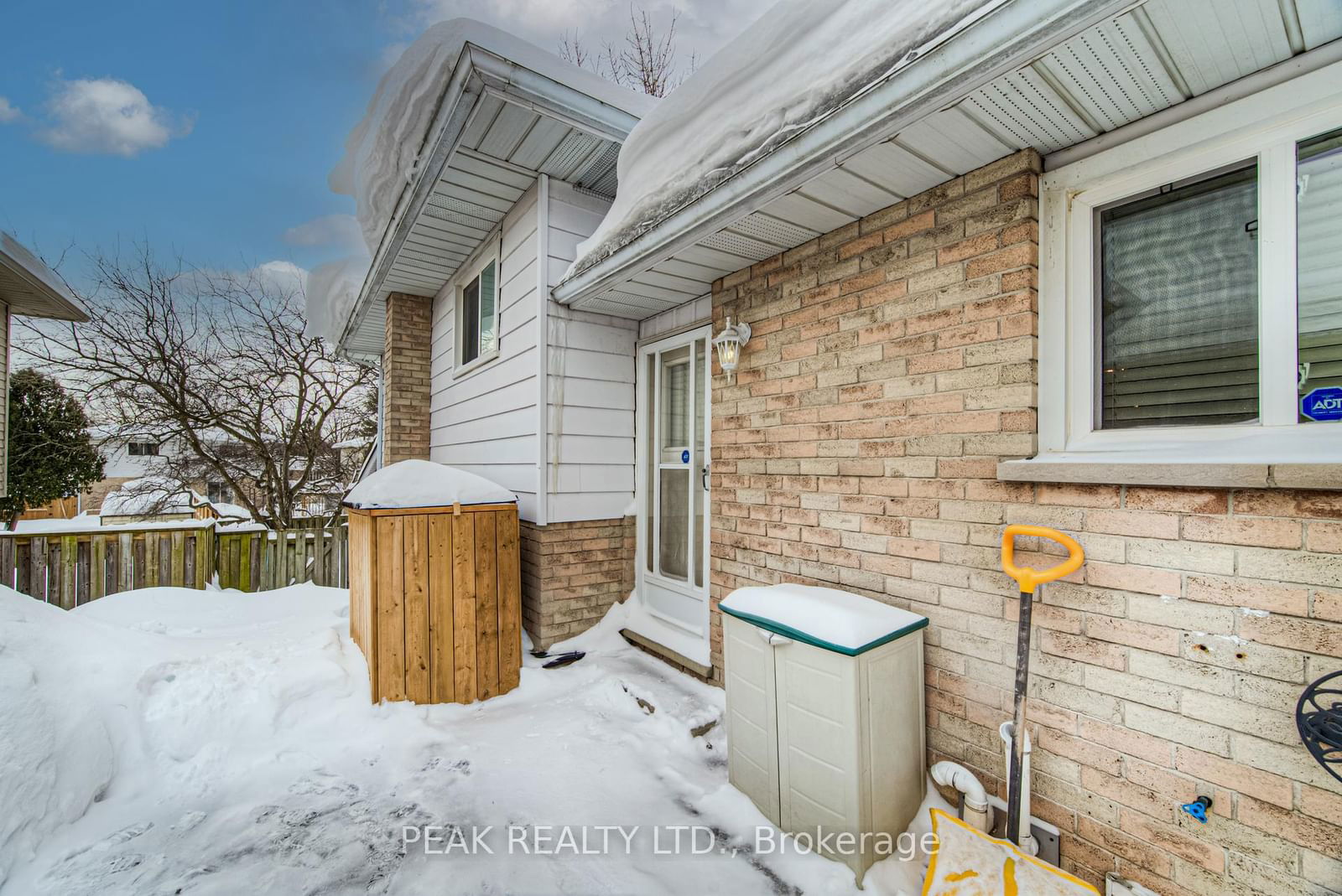 Semi-Detached House for sale at 93 Uxbridge Crescent, Kitchener, N2E 2S2 - MLS: X11975668