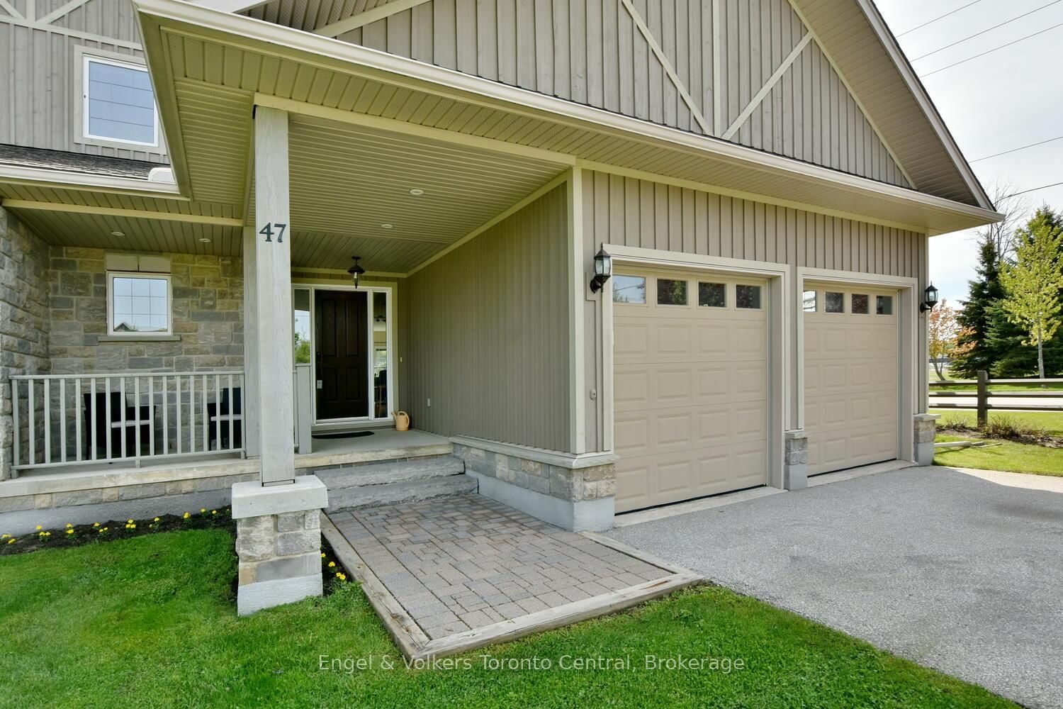 Listing photo 2