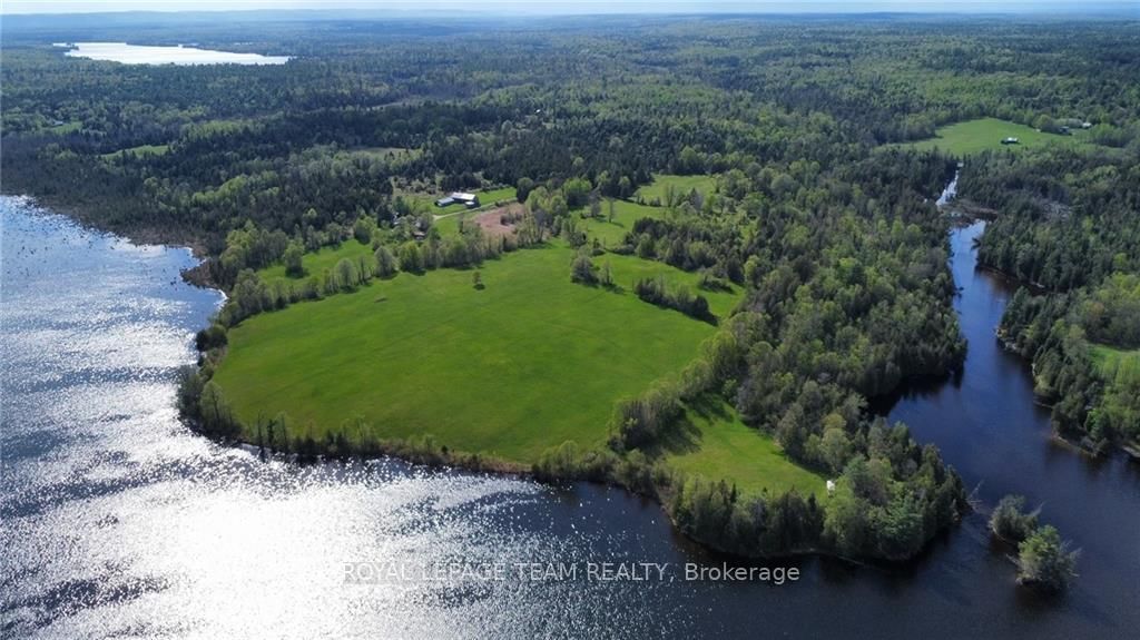 Detached House for sale at 105 Halliday Creek Road, Greater Madawaska, 542 - Greater Madawaska, K0J 1G0 - MLS: X11975737