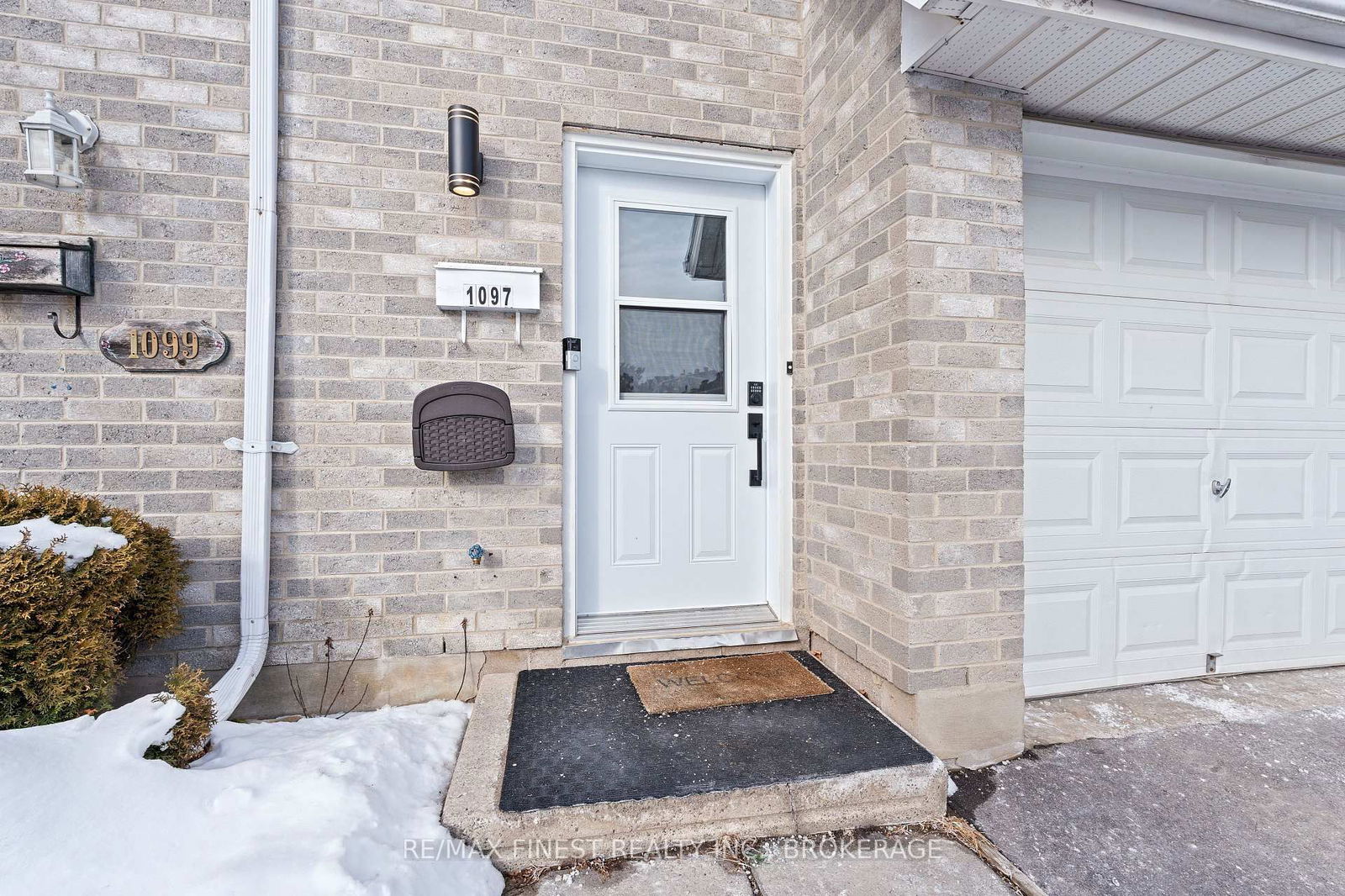 Townhouse sold at 1097 Craig Lane, Kingston, South of Taylor-Kidd Blvd, K7M 7W6 - MLS: X11976032