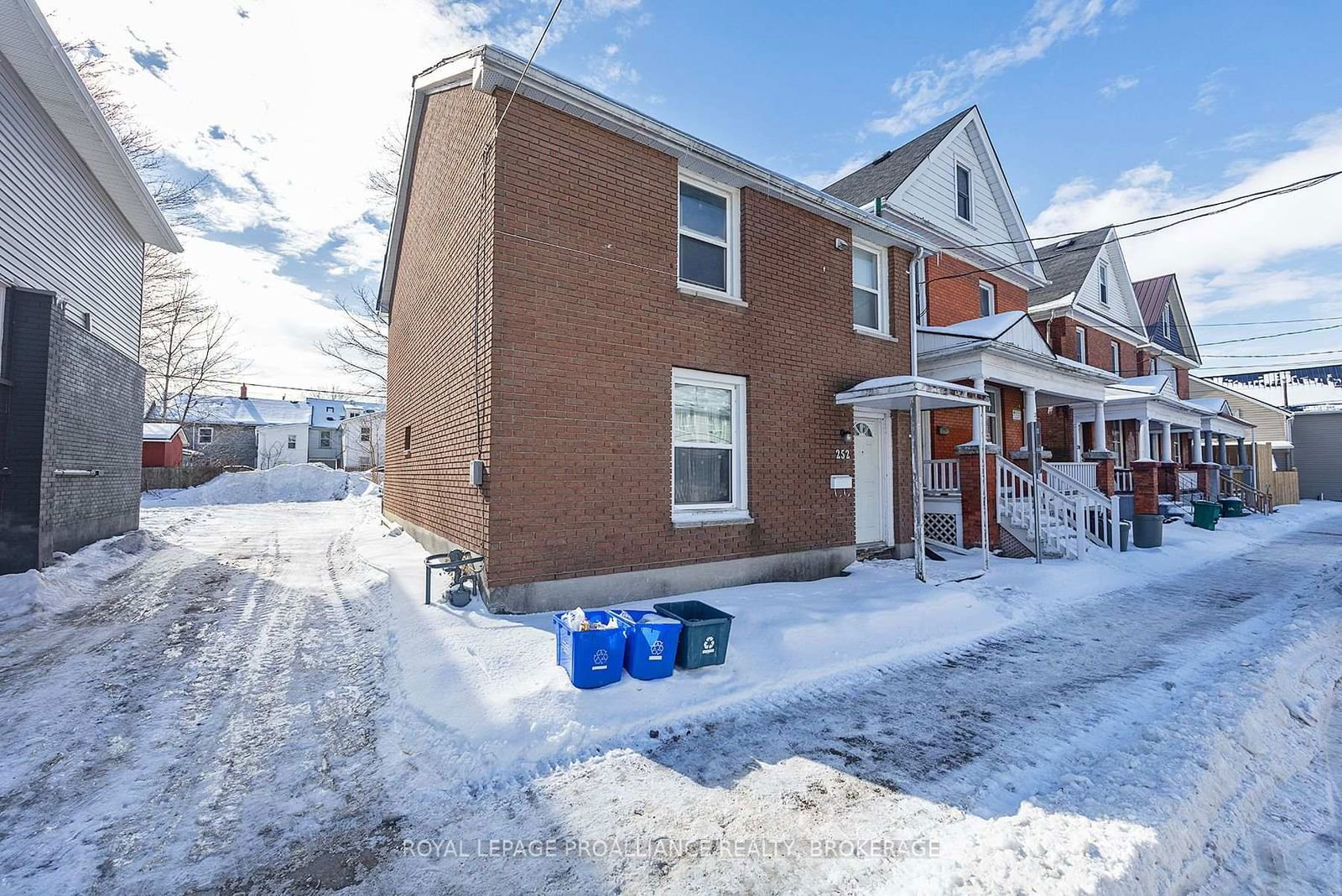 Detached House sold at 252 William Street, Kingston, Central City East, K7L 2E4 - MLS: X11976074