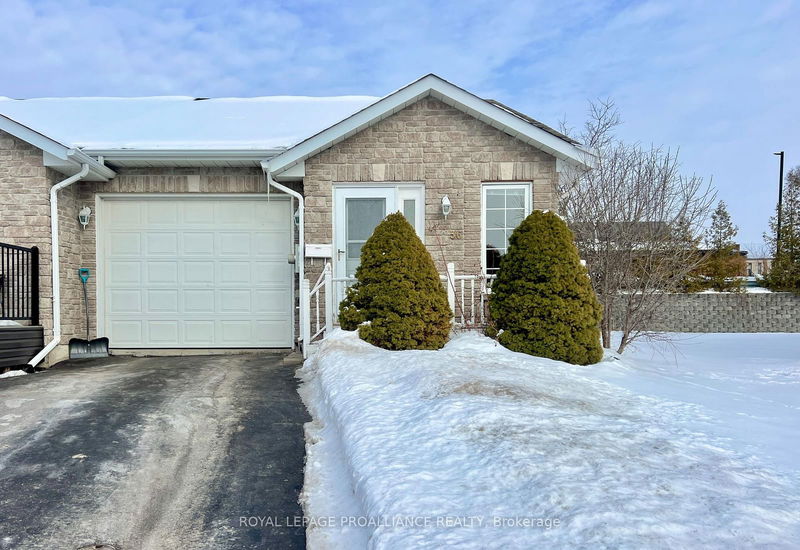 36 Alder Crt, Belleville -  image-0-0