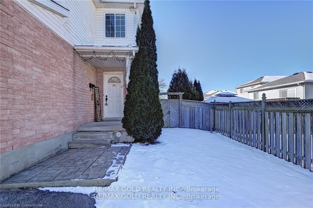 Semi-Detached House sold at 104 Edgemere Drive, Cambridge, N1P 1E9 - MLS: X11976303