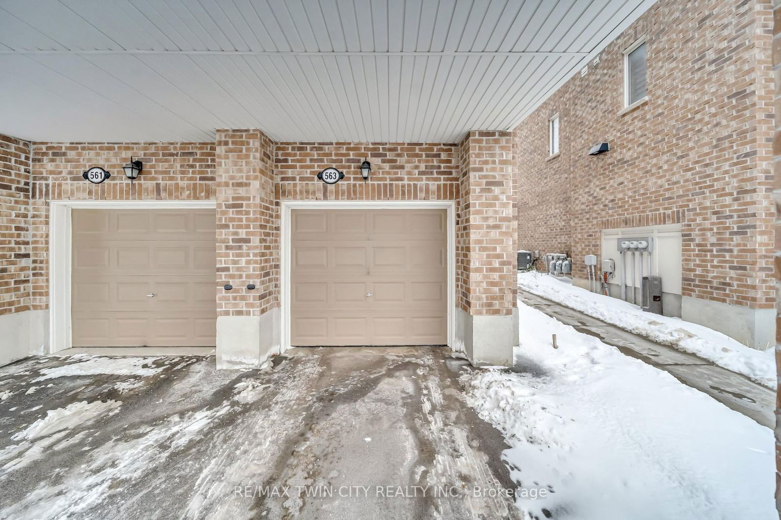 Townhouse sold at 563 Goldenrod Lane, Kitchener, N2R 0L7 - MLS: X11976397