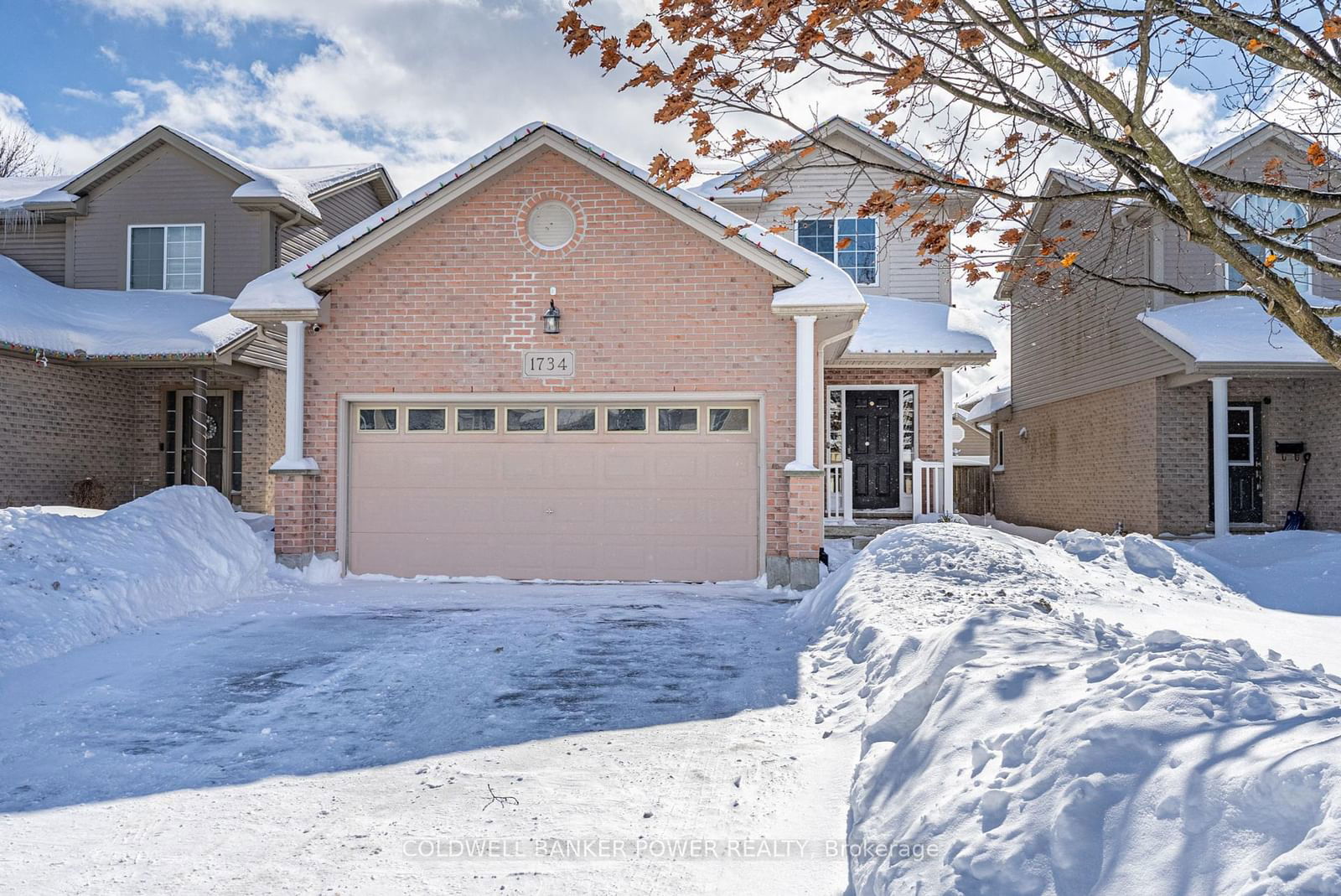 Detached House sold at 1734 DEVOS Drive, London, North C, N5X 4H8 - MLS: X11976451