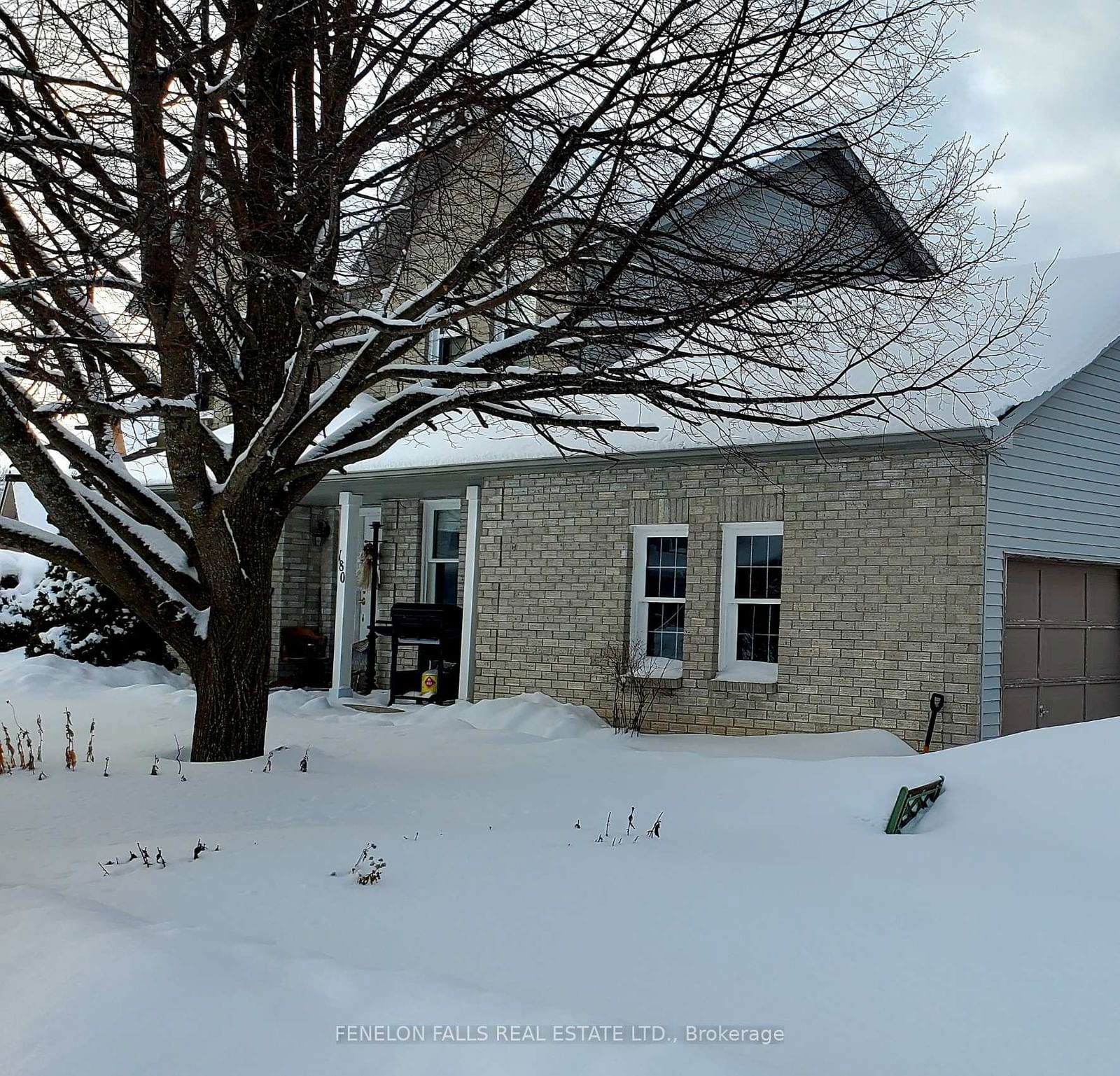 Detached House for sale at 180 Orchard Park Road, Kawartha Lakes, Lindsay, K9V 6A6 - MLS: X11976681