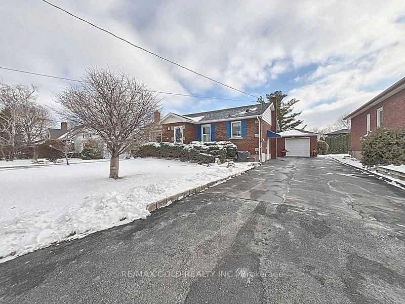 Detached House for lease at 210 Lakeshore Road, St. Catharines, L2M 1R4 - MLS: X11976800