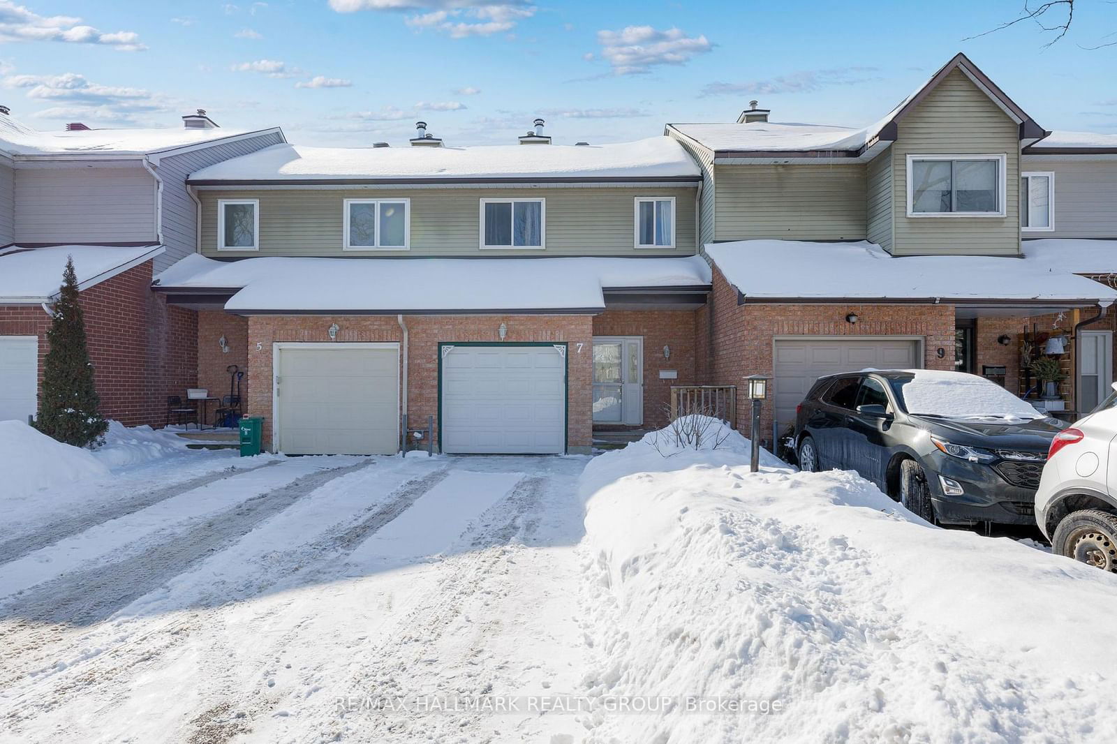 Townhouse for sale at 7 Rueter Street, Barrhaven, 7704 - Barrhaven - Heritage Park, K2J 3V6 - MLS: X11976853