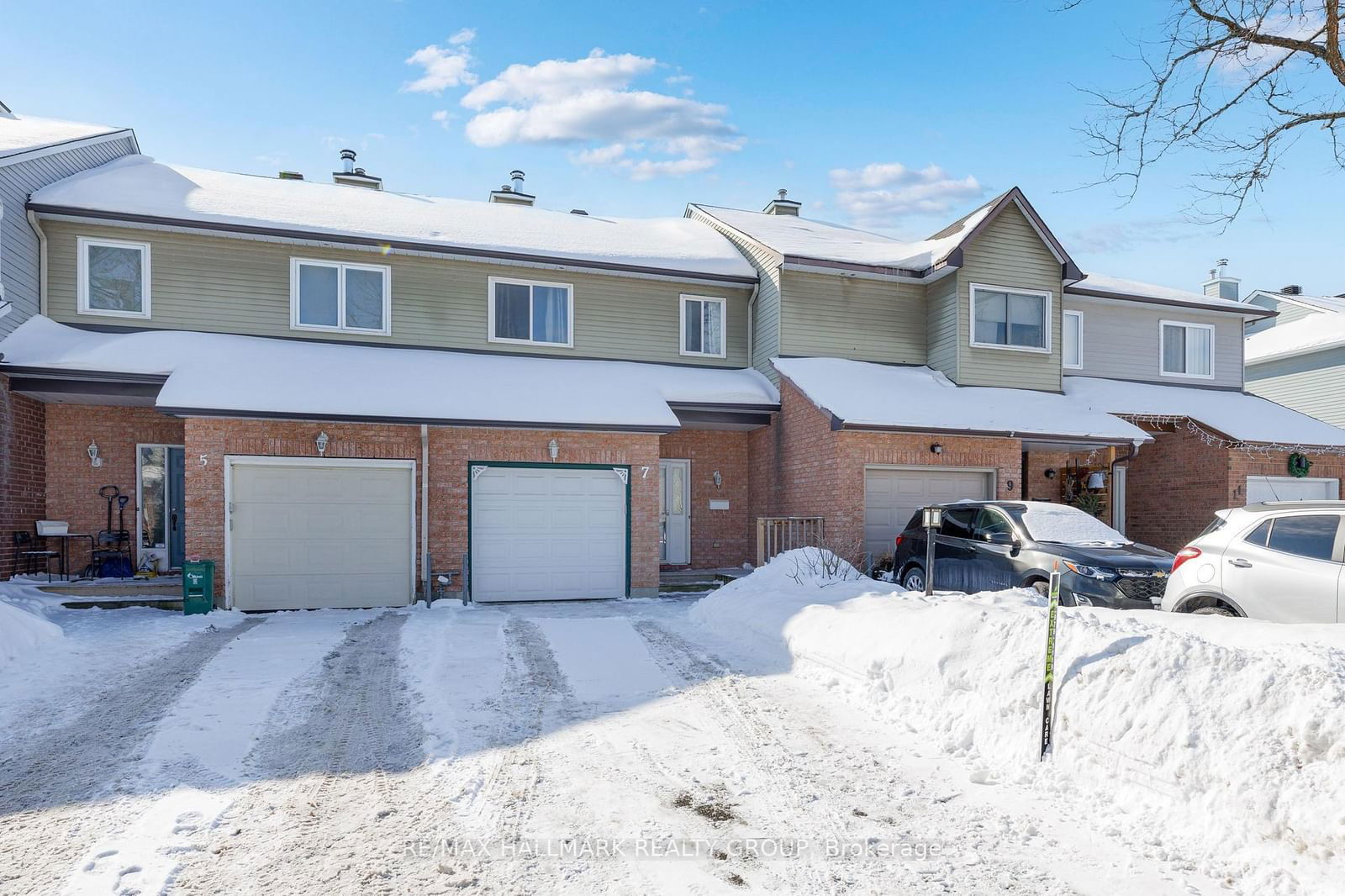 Townhouse sold at 7 Rueter Street, Barrhaven, 7704 - Barrhaven - Heritage Park, K2J 3V6 - MLS: X11976853