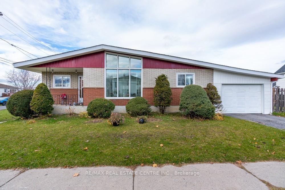 Detached House for sale at 1401 LASCELLE Avenue, Cornwall, 717 - Cornwall, K6H 3L1 - MLS: X11976939