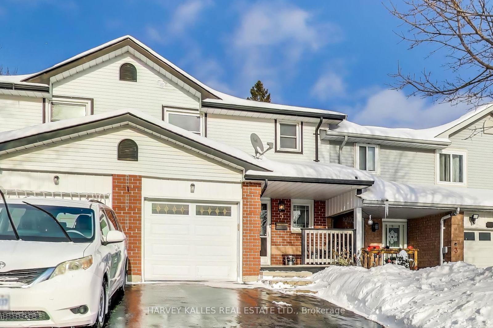 Townhouse sold at 5 Grandridge Crescent, Guelph, West Willow Woods, N1H 8G1 - MLS: X11977080