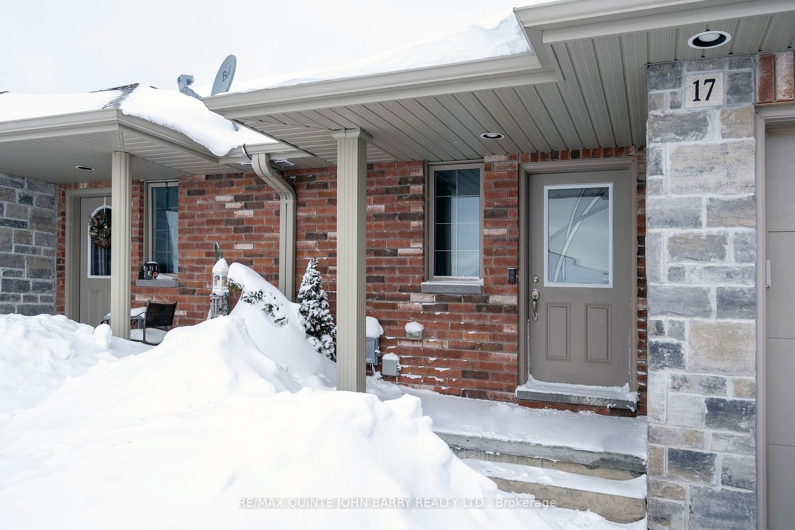 Townhouse for sale at 17 McIntosh Crescent, Quinte West, K8V 0G1 - MLS: X11977210