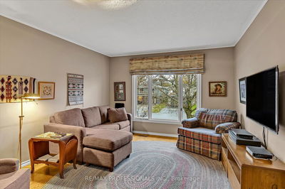 2219 Woodglade Blvd, Peterborough - Monaghan image-0-4