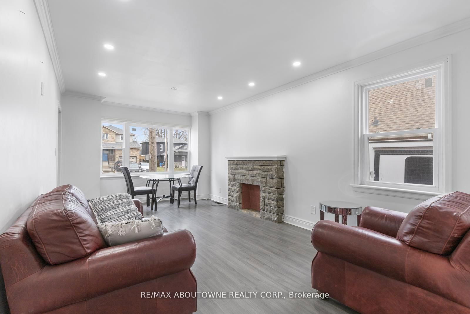 Detached House for lease at Upper-559 Upper Sherman Avenue, Hamilton, Eastmount, L8V 3L9 - MLS: X11978123