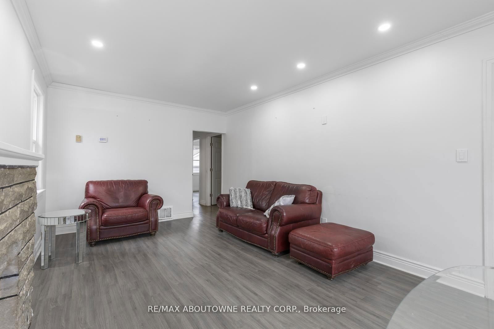 Detached House for lease at Upper-559 Upper Sherman Avenue, Hamilton, Eastmount, L8V 3L9 - MLS: X11978123
