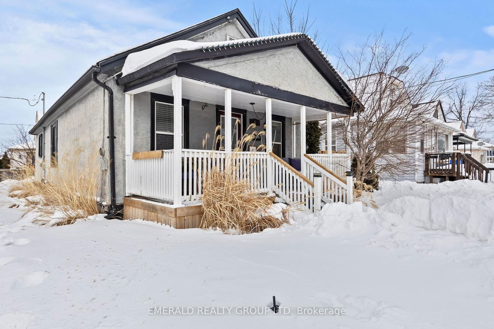 Detached House for sale at 1 Seneca Street, St. Catharines, E. Chester, L2R 2T8 - MLS: X11978141