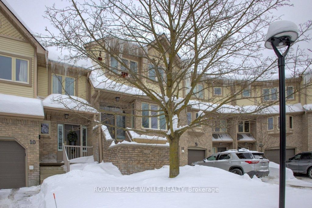 Townhouse for sale at 11-225 Benjamin Road, Waterloo, N2V 1Z3 - MLS: X11978191